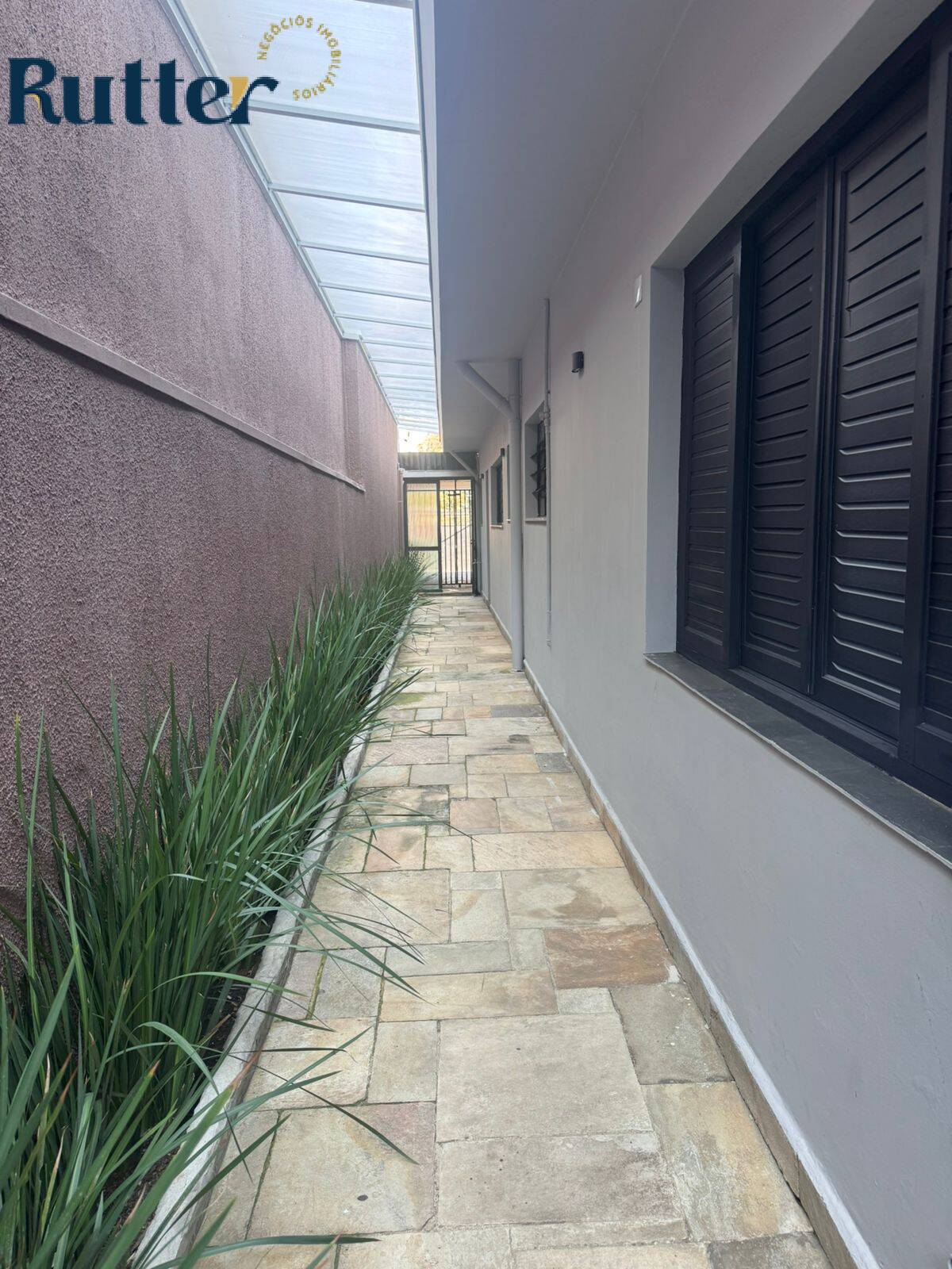 Casa à venda e aluguel com 5 quartos, 500m² - Foto 2